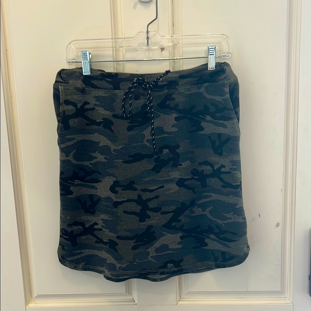 EUC Sundry camo mini skirt